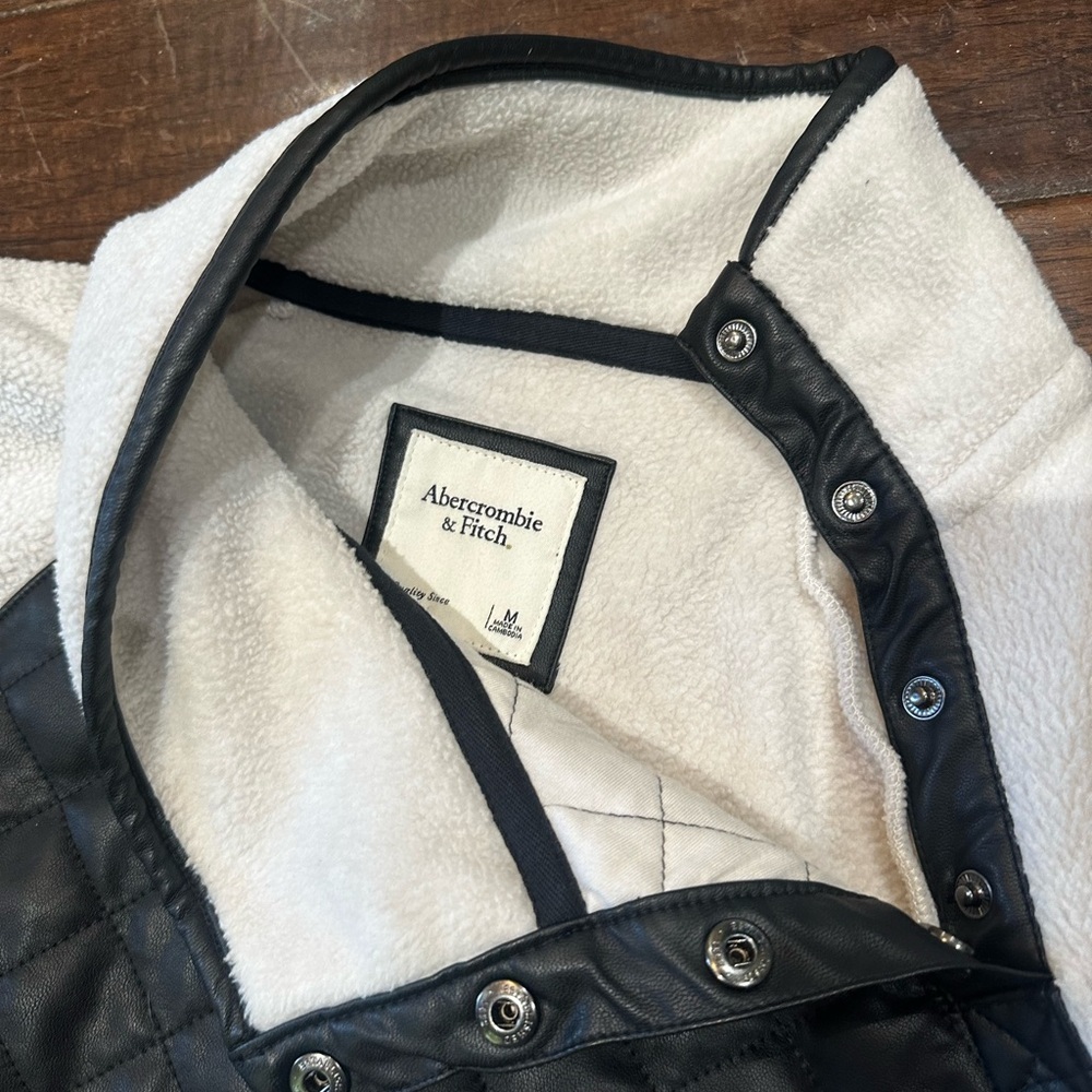 Abercrombie & Fitch Black and Cream Snap Pullover - Picture 2 of 5